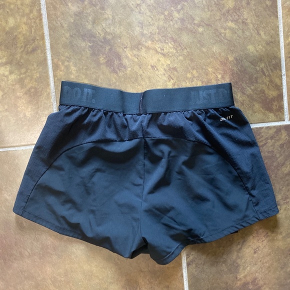 Nike Dri-Fit shorts size small - Picture 2 of 3